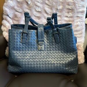 BOTTEGA VENETA 
Nappa Intrecciato Medium Roma Tote Dark Blue